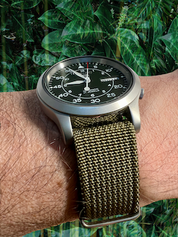 Bracelet NATO en nylon tissé vert militaire