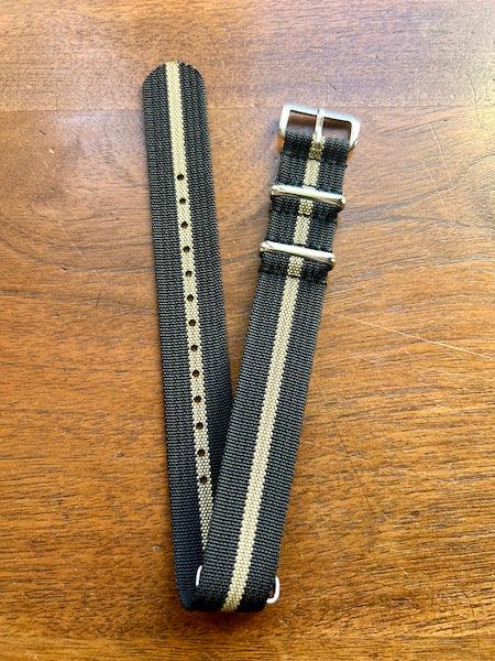 Bracelet NATO en nylon noir avec rayure beige