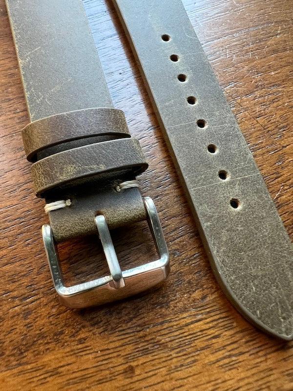 Bracelet Rustic Trek en cuir façon vieilli marron foncé - Vinty Watches