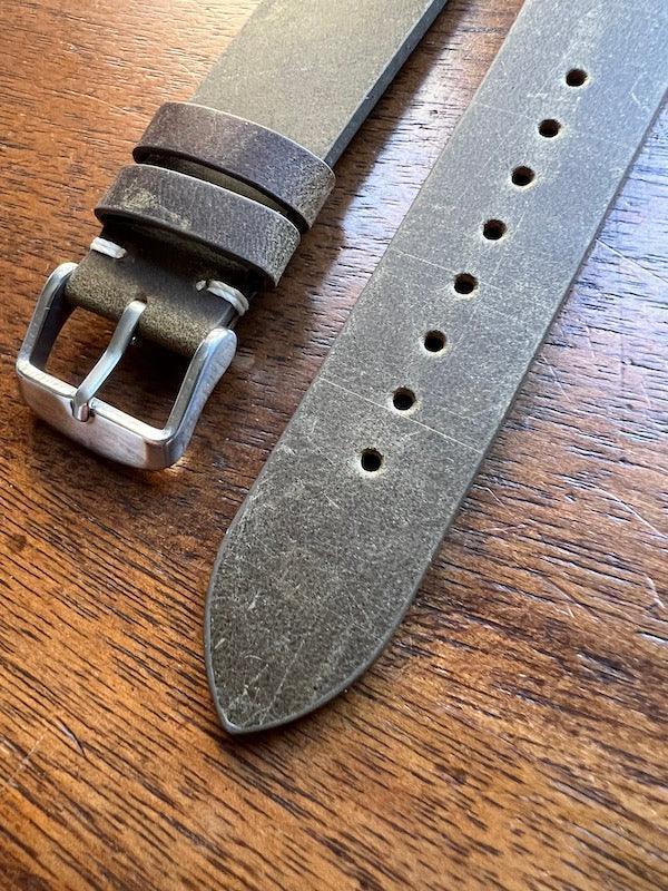 Bracelet Rustic Trek en cuir façon vieilli marron foncé - Vinty Watches