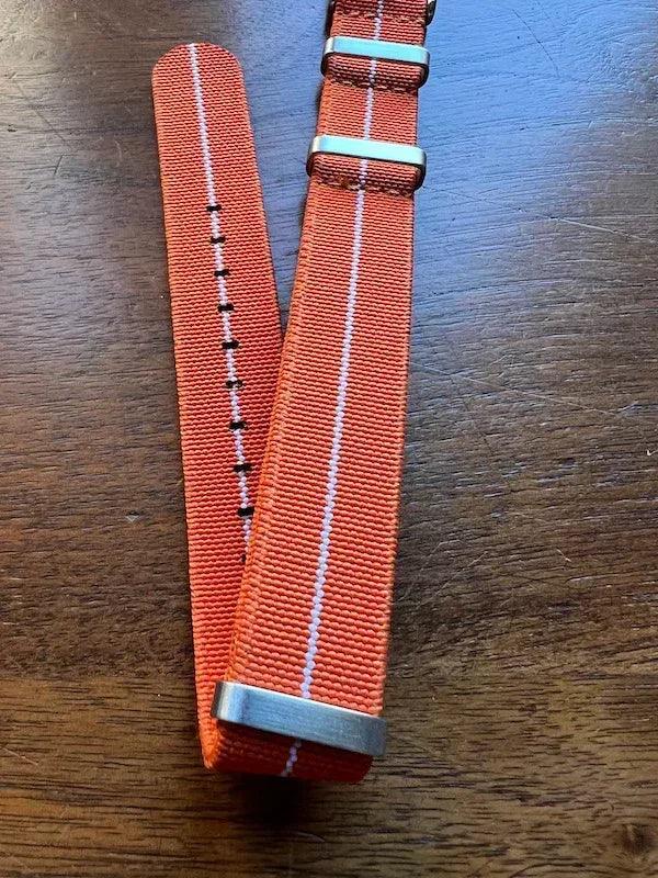 Bracelet NATO en nylon extensible orange avec liseré blanc - Vinty Watches