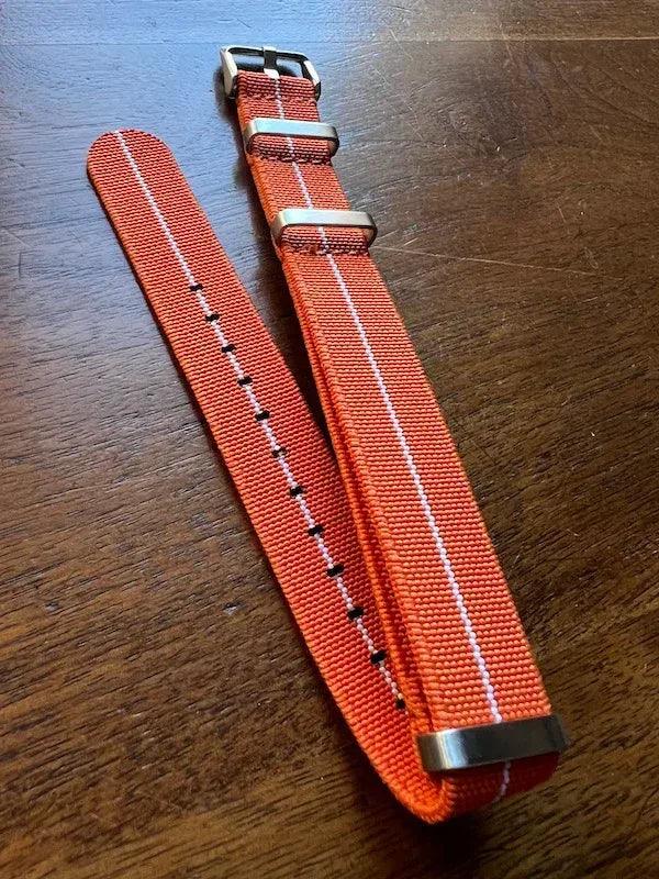 Bracelet NATO en nylon extensible orange avec liseré blanc - Vinty Watches