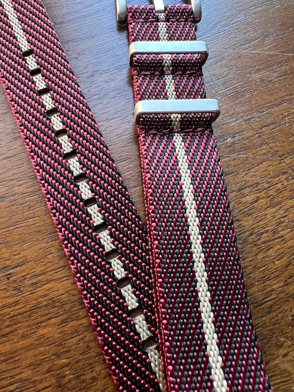 Bracelet NATO premium en nylon sergé rouge, noir avec liseré beige - Vinty Watches