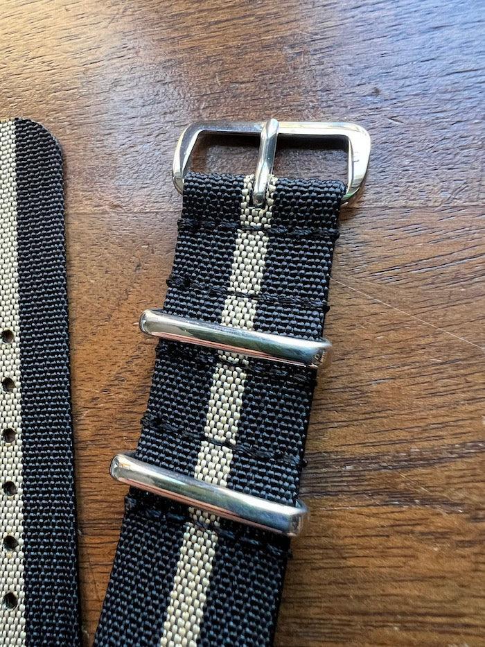 Bracelet NATO en nylon noir avec rayure beige - Vinty Watches