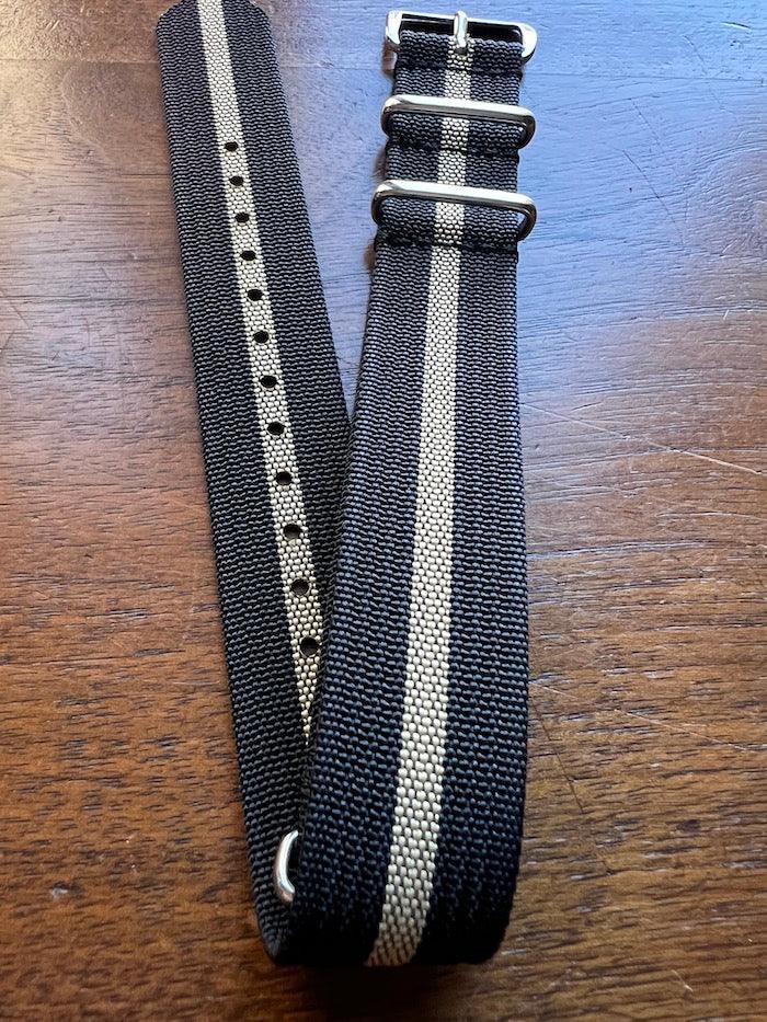 Bracelet NATO en nylon noir avec rayure beige - Vinty Watches