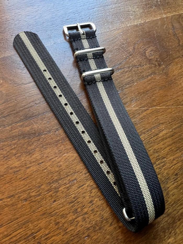 Bracelet NATO en nylon noir avec rayure beige - Vinty Watches