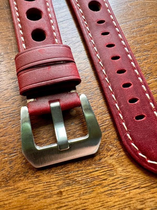 Bracelet Pilote en cuir rouge lie-de-vin - Vinty Watches