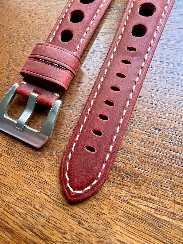 Bracelet Pilote en cuir rouge lie-de-vin - Vinty Watches