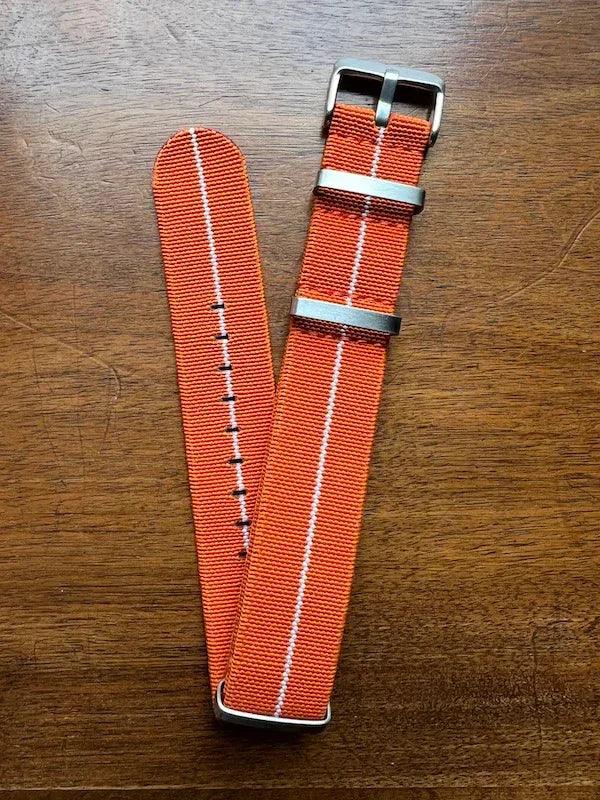 Bracelet NATO en nylon extensible orange avec liseré blanc - Vinty Watches