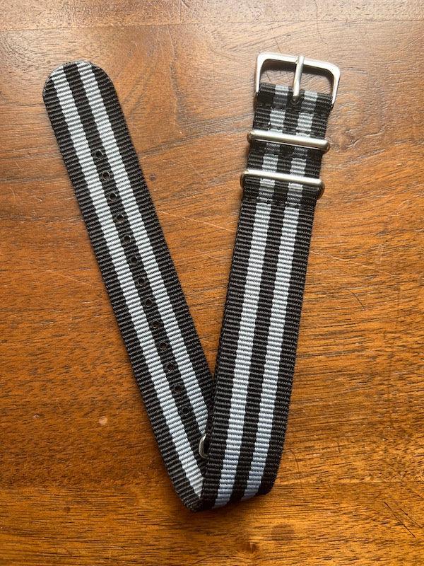 Bracelet NATO en nylon balistique noir et gris - Vinty Watches