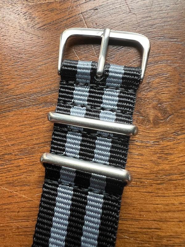 Bracelet NATO en nylon balistique noir et gris - Vinty Watches