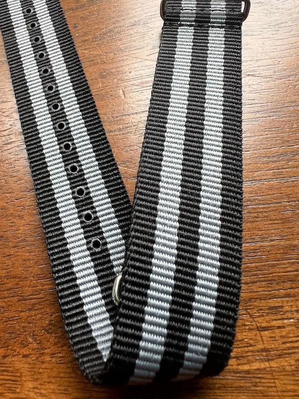 Bracelet NATO en nylon balistique noir et gris - Vinty Watches