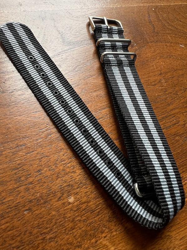 Bracelet NATO en nylon balistique noir et gris - Vinty Watches