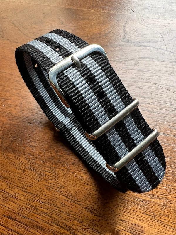 Bracelet NATO en nylon balistique noir et gris - Vinty Watches