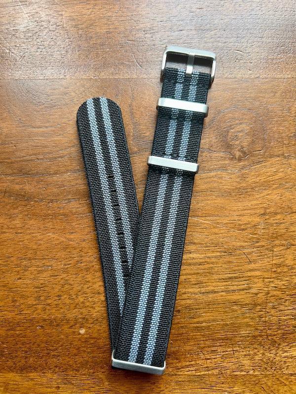 Bracelet NATO en nylon extensible noir et gris - Vinty Watches