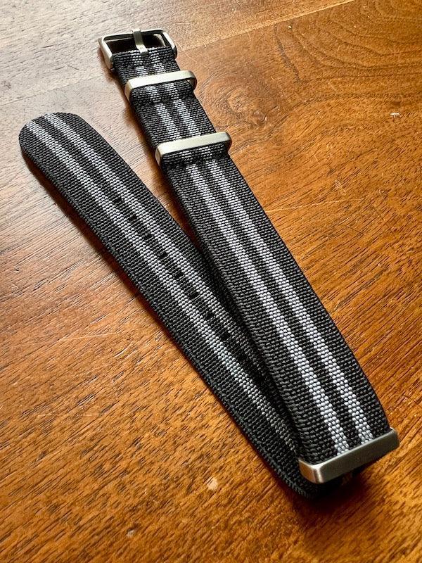 Bracelet NATO en nylon extensible noir et gris - Vinty Watches
