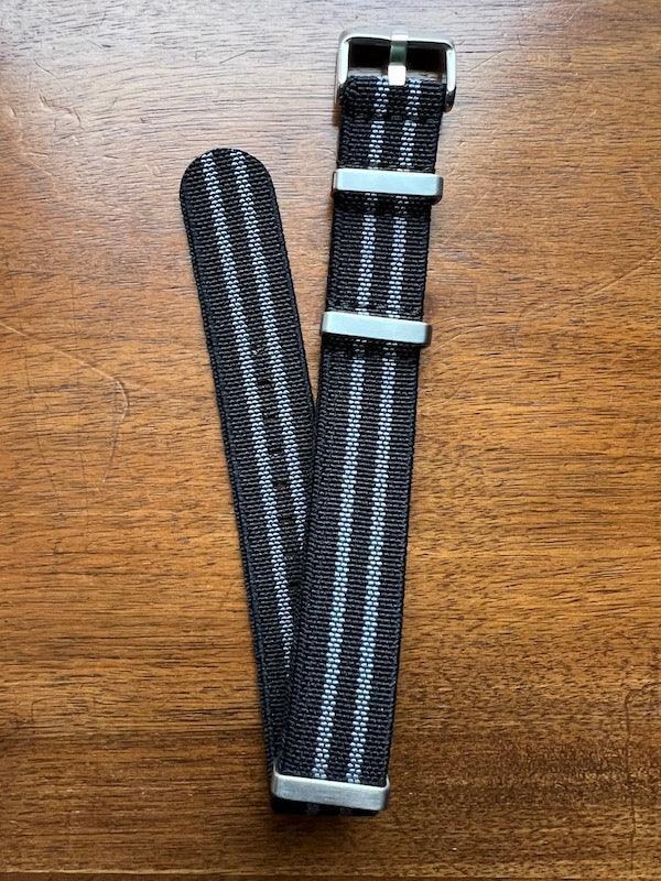 Bracelet NATO en nylon extensible noir et gris - Vinty Watches