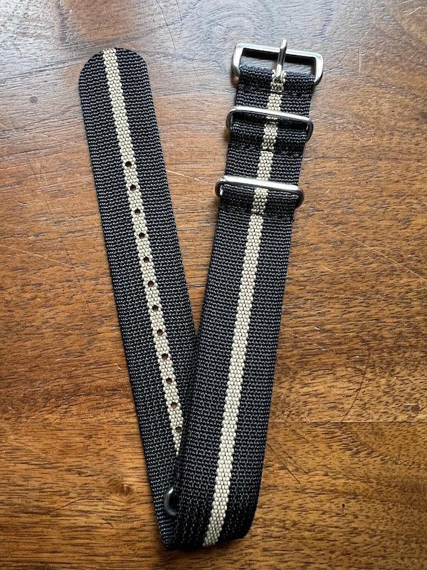 Bracelet NATO en nylon noir avec rayure beige - Vinty Watches