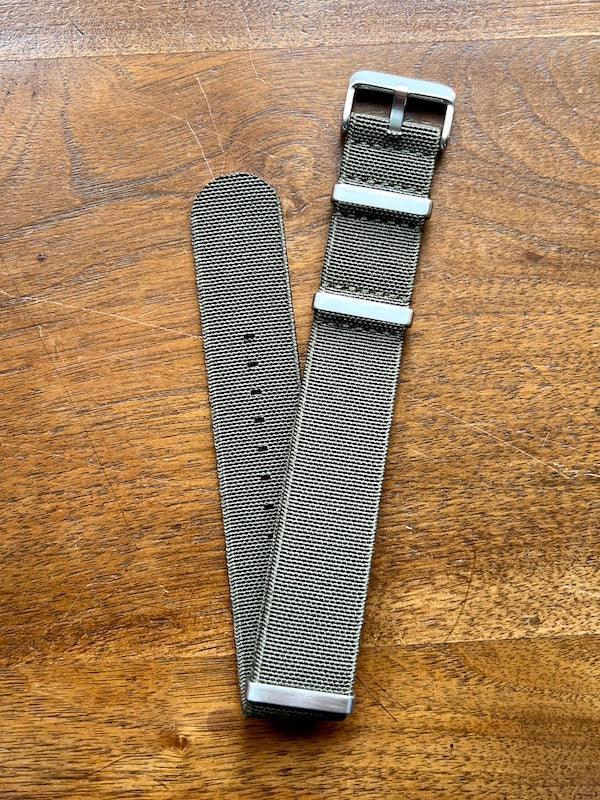Bracelet NATO en nylon extensible vert militaire - Vinty Watches