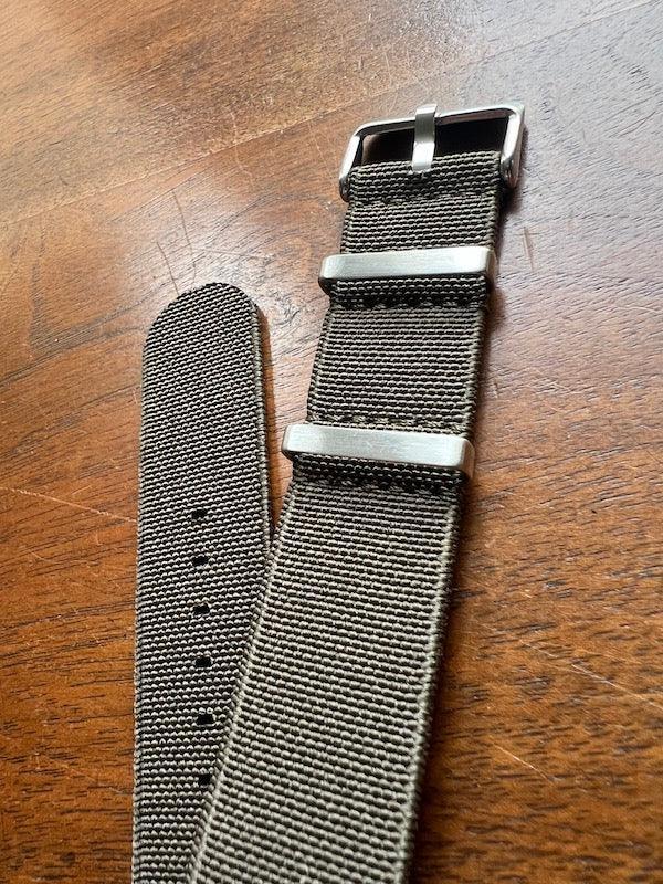 Bracelet NATO en nylon extensible vert militaire - Vinty Watches