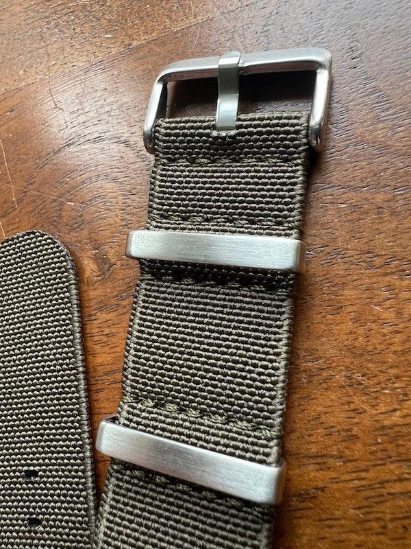 Bracelet NATO en nylon extensible vert militaire - Vinty Watches