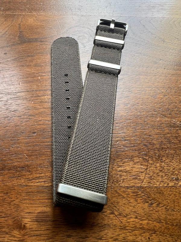 Bracelet NATO en nylon extensible vert militaire - Vinty Watches