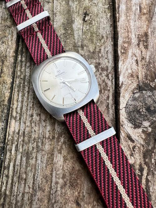 Bracelet NATO premium en nylon sergé rouge, noir avec liseré beige