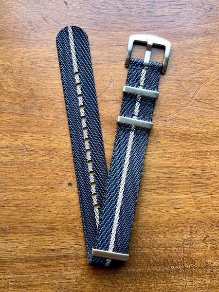Bracelet NATO premium en nylon sergé bleu, noir avec liseré beige