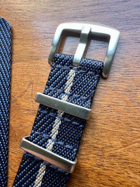 Bracelet NATO premium en nylon sergé bleu, noir avec liseré beige