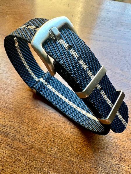 Bracelet NATO premium en nylon sergé bleu, noir avec liseré beige