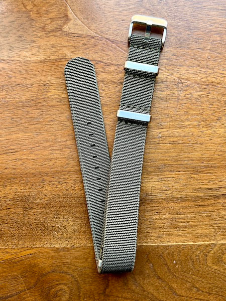 Bracelet NATO en nylon extensible vert militaire