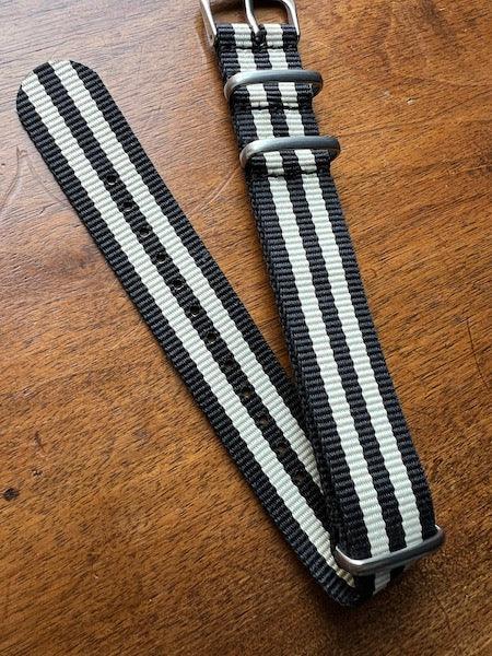 Bracelet NATO en nylon balistique noir et beige
