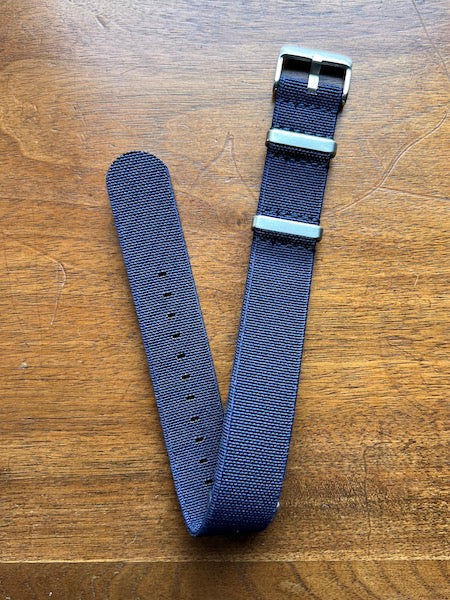 Bracelet NATO en nylon extensible bleu marine