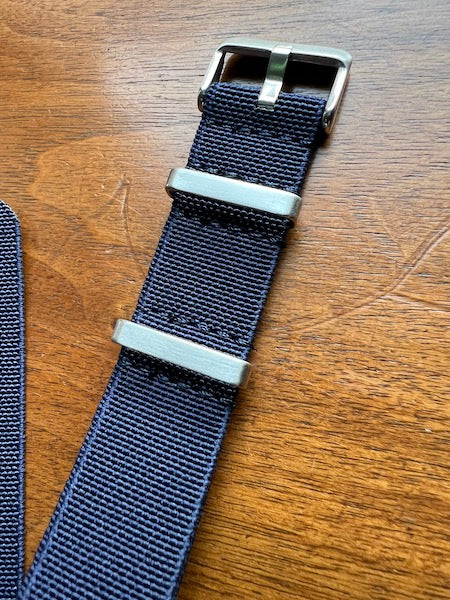Bracelet NATO en nylon extensible bleu marine