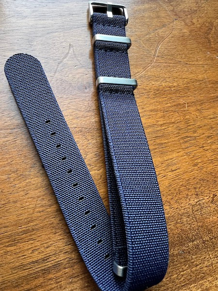 Bracelet NATO en nylon extensible bleu marine