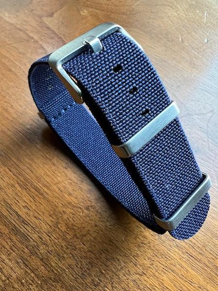 Bracelet NATO en nylon extensible bleu marine