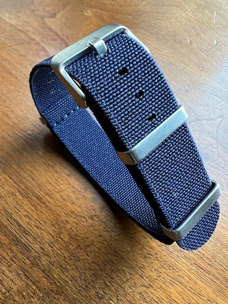 Bracelet NATO en nylon extensible bleu marine