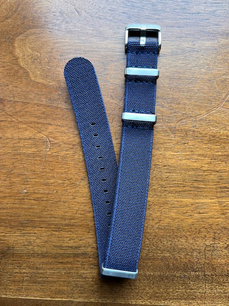 Bracelet NATO en nylon extensible bleu marine