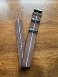 Bracelet NATO en nylon extensible marron avec liseré blanc