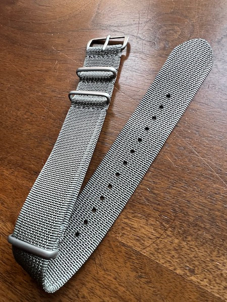 Bracelet NATO en nylon tissé gris
