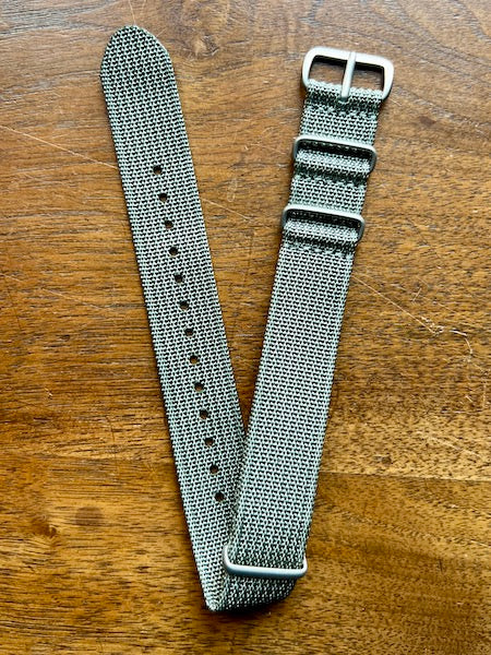 Bracelet NATO en nylon tissé gris