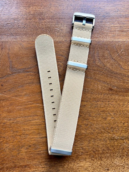 Bracelet NATO en nylon extensible beige clair sable
