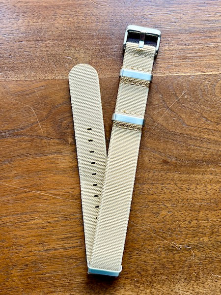Bracelet NATO en nylon extensible beige clair sable