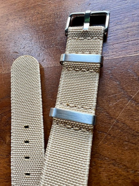 Bracelet NATO en nylon extensible beige clair sable