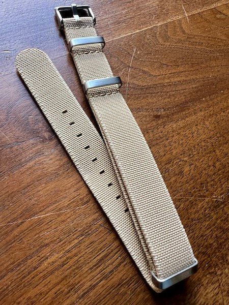 Bracelet NATO en nylon extensible beige clair sable