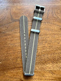 Bracelet NATO en nylon extensible vert militaire avec liseré jaune