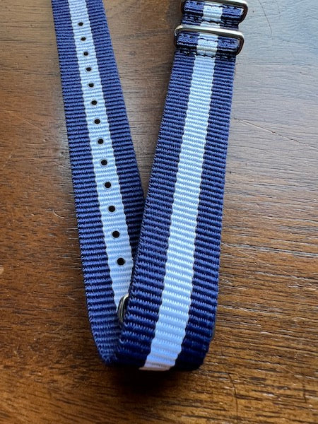 Bracelet NATO en nylon balistique marine et blanc
