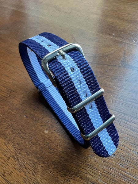 Bracelet NATO en nylon balistique marine et blanc