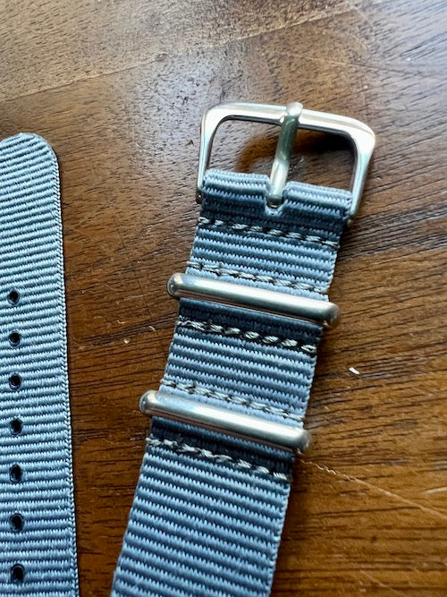 Bracelet NATO en nylon balistique gris clair