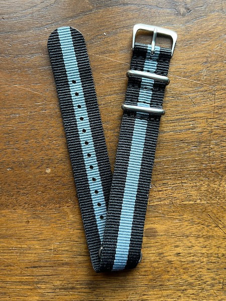 Bracelet NATO en nylon balistique noir et gris